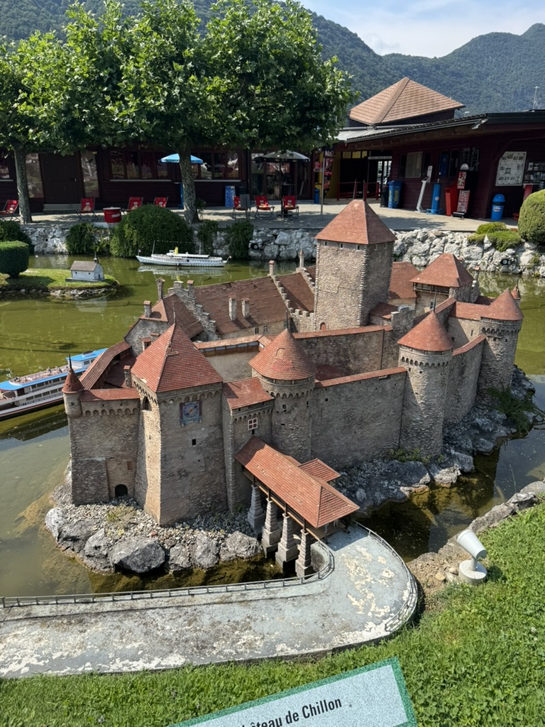 Château de Chillon on its own little lake, boats and all.